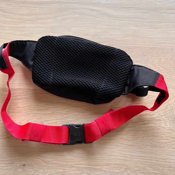 Disney X Vans Mickey Paints Aliso Hip Pack - Picture 6 of 6